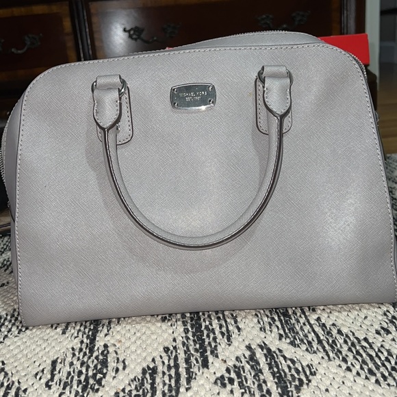 Michael Kors hand bag with crossbody strap - Picture 1 of 7